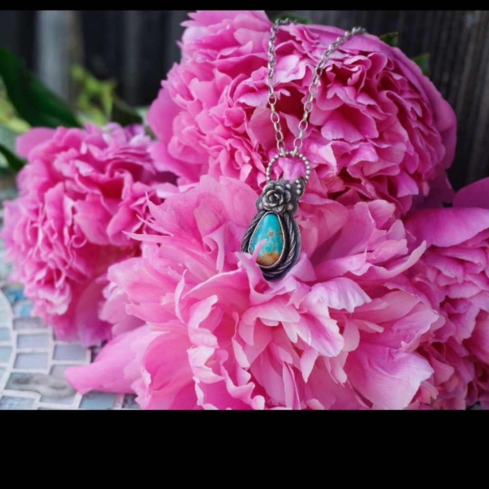 Hand made pendant In sterling silver.